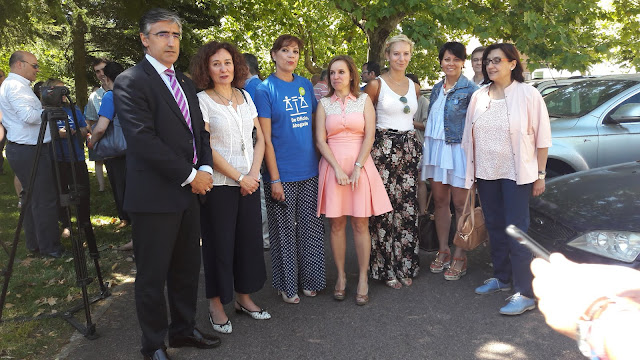 Las concejalas de Ciudadanos en Ponferrada (León), con autoridades municipales y judiciales