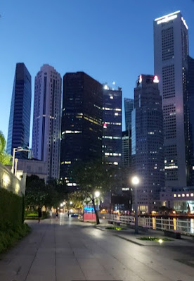 Suasana Clarke Quay Subuh Hari