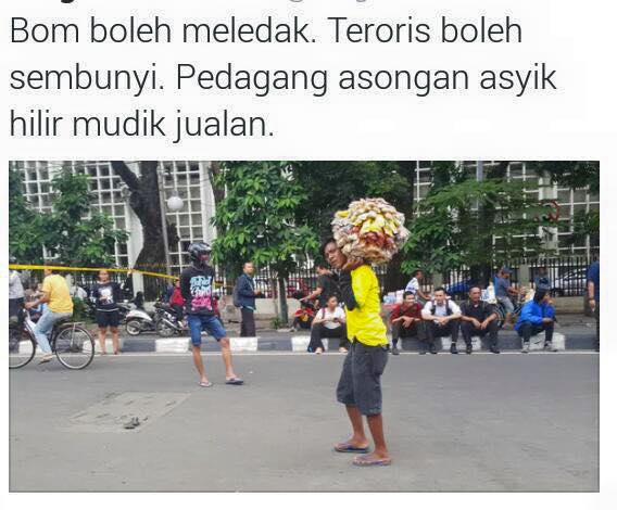 PARAH ... Inilah INDONESIA, Ada Teror BOM Malah Jadi Tontonan, MEME nya Pun MERAJALELA... LIHATLAH !!