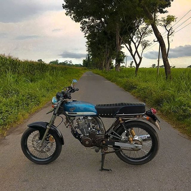 Gambar HD Modifikasi CB 100 Warna Biru Terbaru 2020