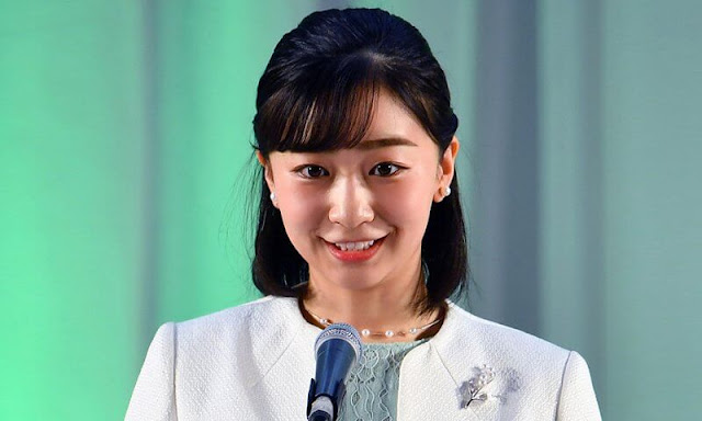 Princess Kako is the second daughter of the Crown Prince Fumihito and Crown Princess Kiko. She wore a green turquoise lace dress