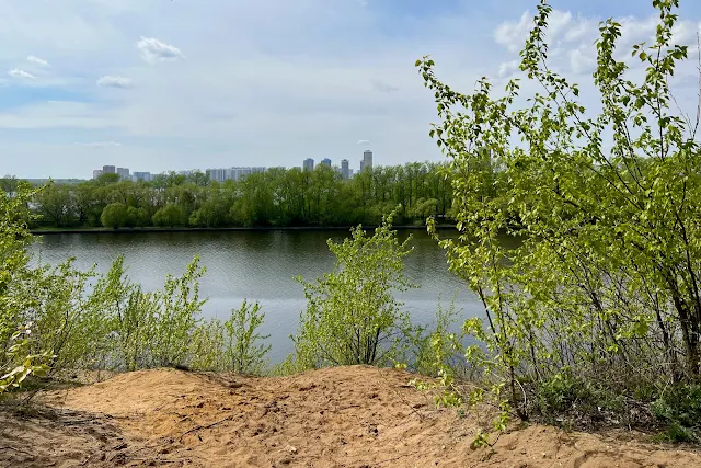 Живописная улица, Москва-река, вид на Щукинский полуостров