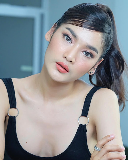 Thanyada Kunpaipuen – Most Beautiful Face Transgender Girl