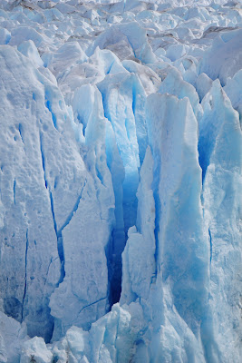 Perito Moreno : Jeu de couleurs dans les crevasses 