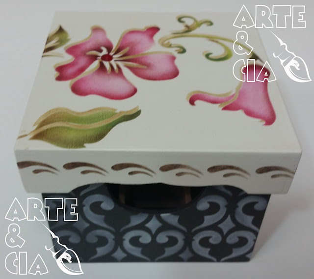 Caixa de MDF com técnicas de stêncil: flor rosa arte & cia 1