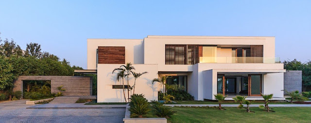 Modern home from the driveway 
