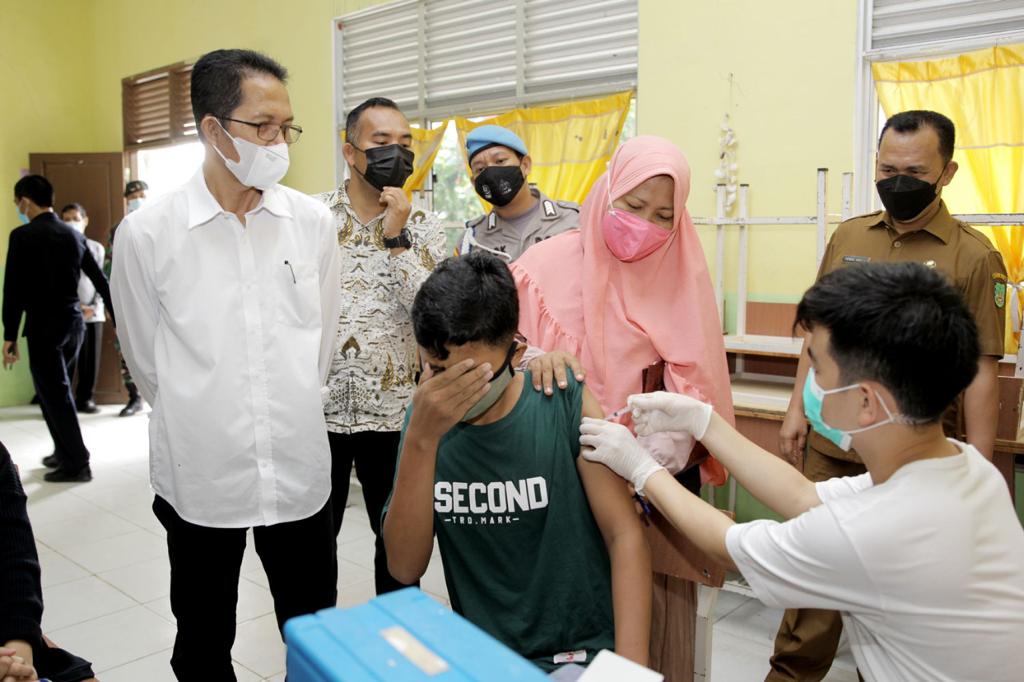 Wakil Walikota Batam Meninjau Vaksinasi Pelajar di SMP Negeri 30 Batam