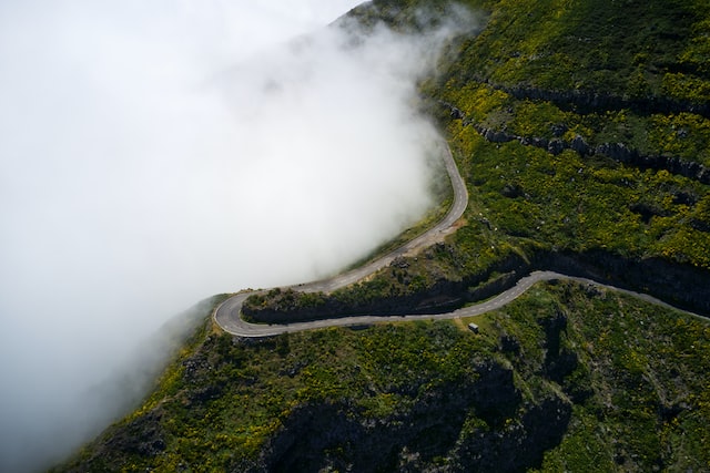 Madère - Route sinueuse en montagne