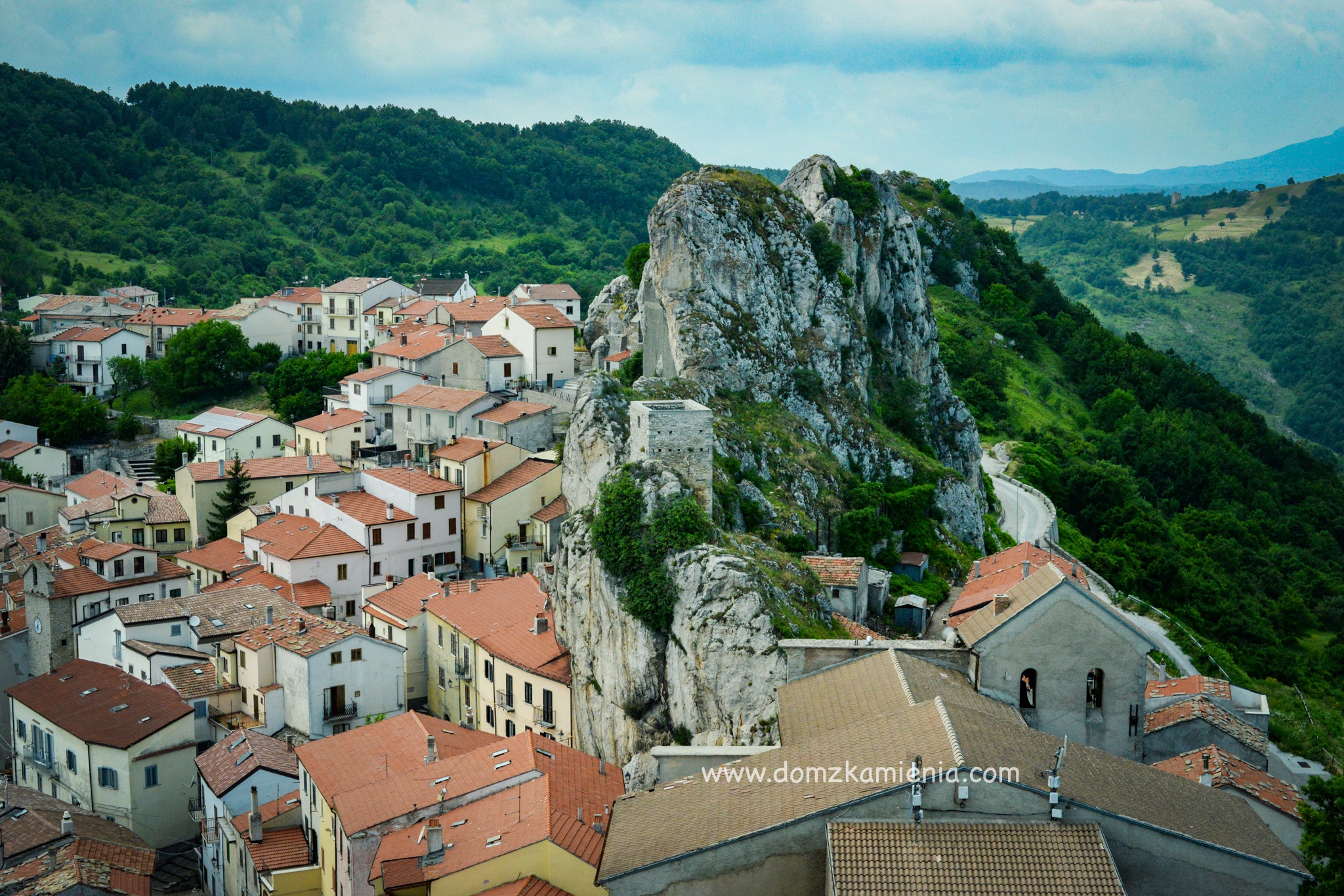 Dom z Kamienia, co zobaczyć w Molise, Pietrabbondante