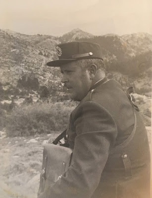 José Pino Rivera, Agente Forestal del Instituto para la Conservación de la Naturaleza (ICONA) y Agente de Medio Ambiente de la Junta de Andalucía, (imagen de la derecha), dedica dieciseis años de su vida, desde 1969 a 1985, a la conservación del pinsapar de Yunquera (Málaga).