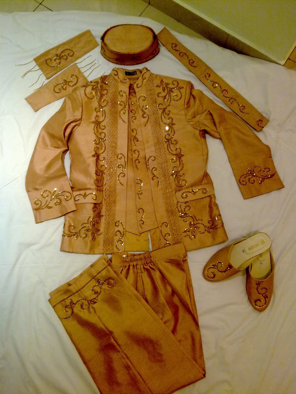  BAJU PENGANTIN MUSLIMAH GOLD 