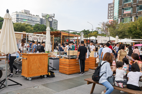 全台最美市集夜市「富地市場」移至草悟廣場，試營運就吸引滿滿人潮