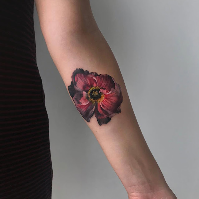 Tatuagens femininas de flores 