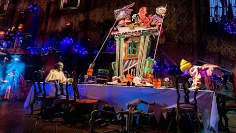  Mansão mal-assombrada da Disney é interrompida após visitante espalhar cinzas de ente querido no brinquedo
