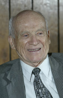  American Sportscaster Ernie Harwell 