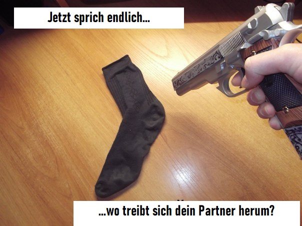 Socken die in der Waschmaschine verschwinden humorvolle Bilder%20(1) Heitere Haushaltsmomente mit einem Augenzwinkern Haushalt, Humorvolle Alltagsgeschichten, Pflichten, Wäsche waschen