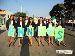 Escolas participam de desfile cívico