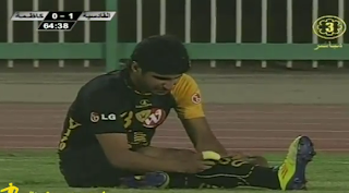 لقطه اصابة اللاعب مساعد ندا في مباراة القادسية وكاظمة 20-4-2012