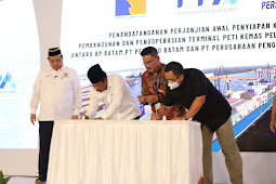 Rudi Teken Serah Terima Pengelolaan dan Pengoperasian Bandara Hang Nadim Batam dari BUBU Hang Nadim ke PT BIB 