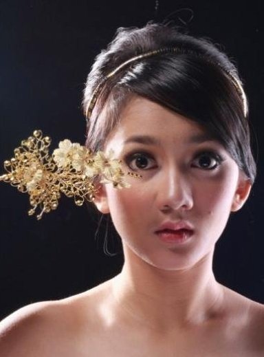 Foto Artis Cantik, Leona Agustine Dihardja - Ada Yang Asik