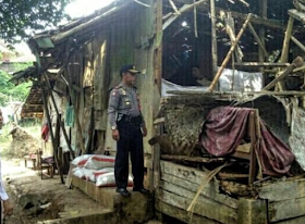 http://taufiqmunir.blogspot.co.id/2015/11/karena-miskin-seorang-ibu-memasak-batu.html