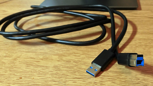 P2421D 付属品USB3.0アップストリームケーブルの画像