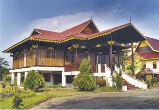 Rumah Adat : Rumah MelayuSelaso Jatuh Kembar
