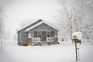 photo of a house during a snowstorm