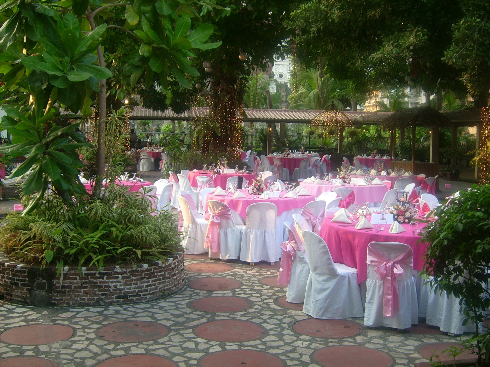 LQ Designs Ideas for Wedding Receptions on a Budget 