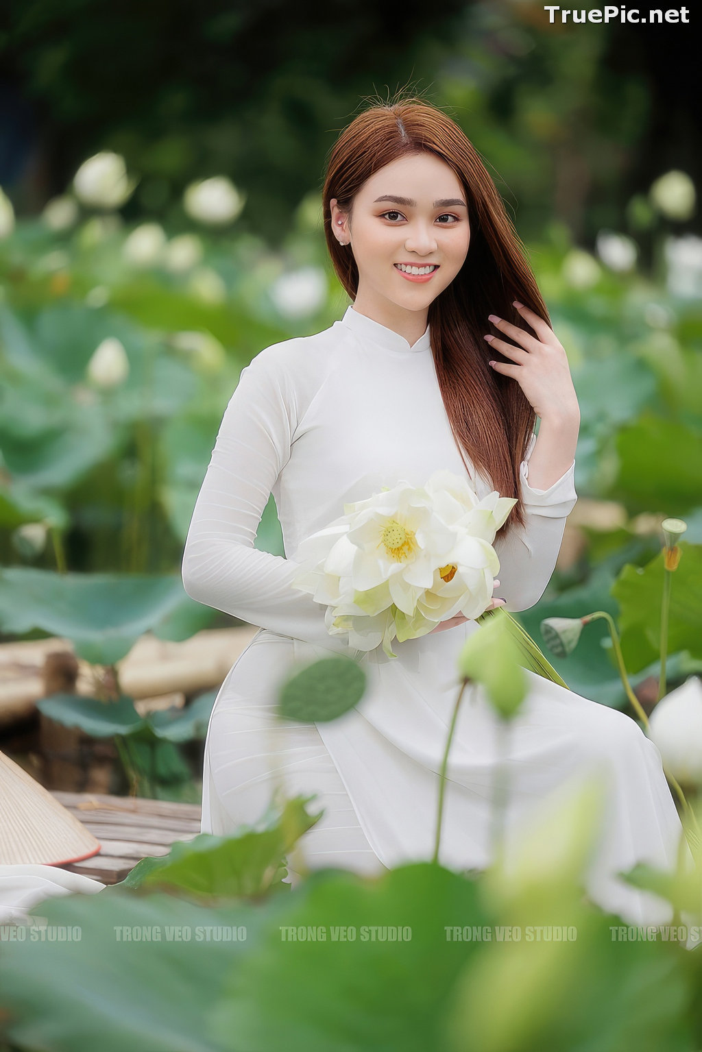 Image Vietnamese Model - Beautiful Girl and Lotus Flower - TruePic.net (56 pictures) - Picture-31
