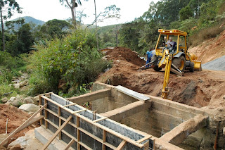  Graças à interlocução do Prefeito Arlei com o Governo do Estado, estão sendo reconstruídas três pontes na localidade de Vieira.