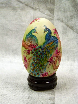 Artcraft from eggshell ; painted eggshell