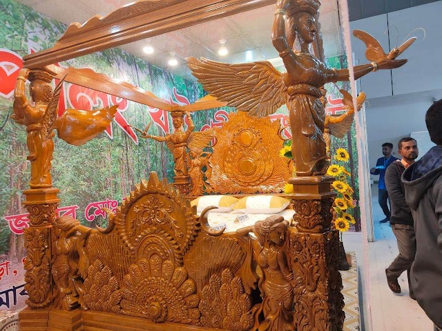 ঢাকা আন্তর্জাতিক বাণিজ্য মেলায় সকলের নজর কাটছে এক কোটি টাকার খাট। 