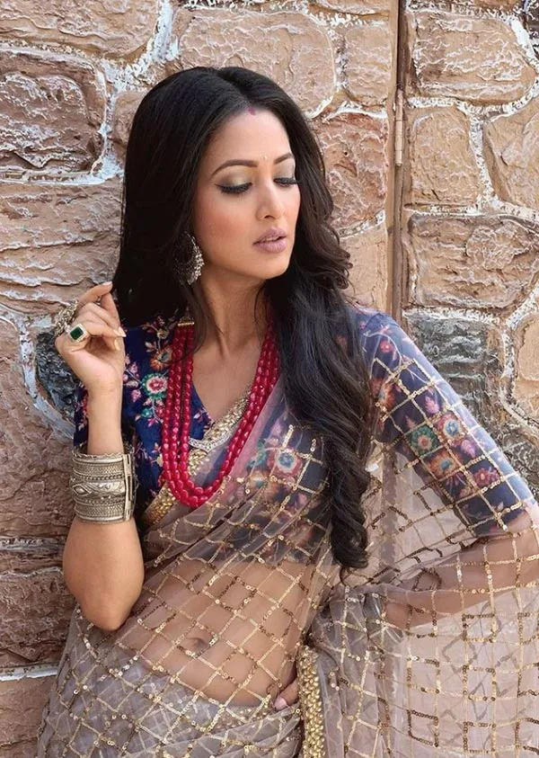 Vidisha Srivastava navel hot saree actress