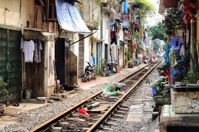 hanoi-train-track-1