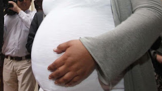 Woman gets pregnant seven years after ovaries removed