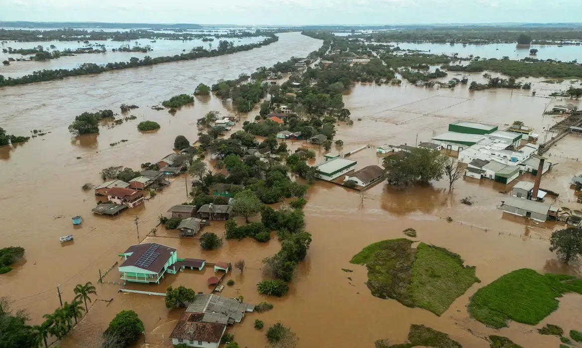 Sobe para 24 o número de mortes em decorrência das chuvas no RS