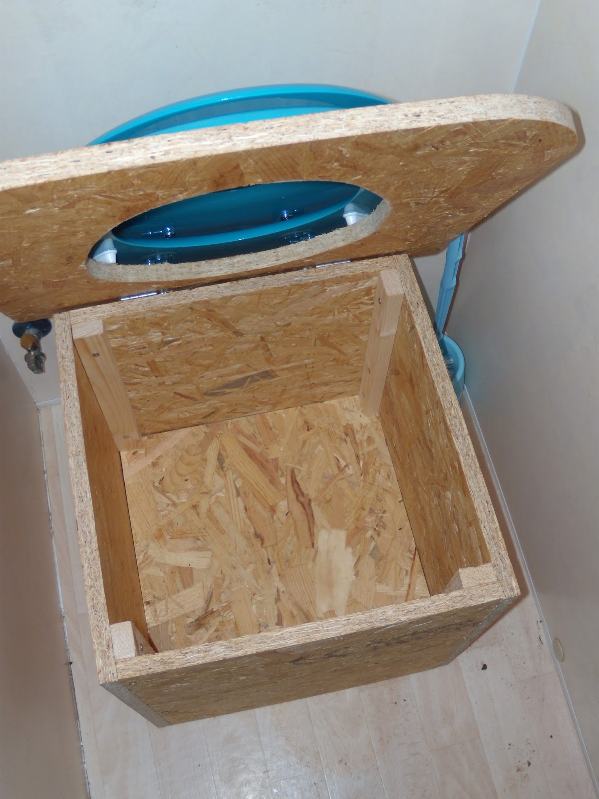 FABRICATION TOILETTES SECHES EN BOIS 