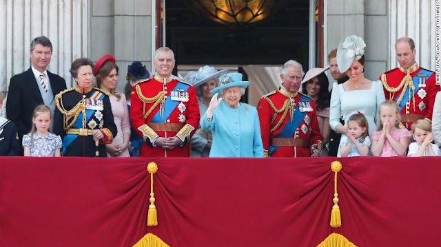 Harry and Meghan will attend Queen's jubilee, but they're not invited onto Buckingham Palace balcony.