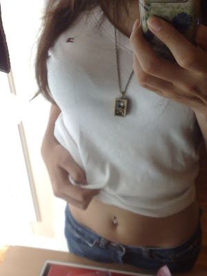 Anyway, I am loving my navel piercing thou it's a little 