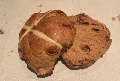 Caramelised Biscuit Hot Cross Buns (Aldi)