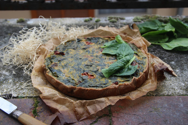 Quiche épinards-curry-tomates séchées vegan