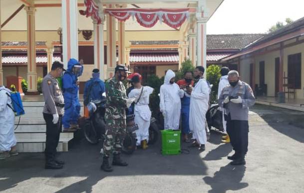 Desa Kemasan kembali laksanakan penyemprotan disinfektan