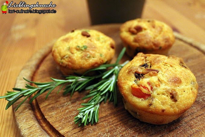 Herzhafte Muffins mit Tomaten und Pinienkernen