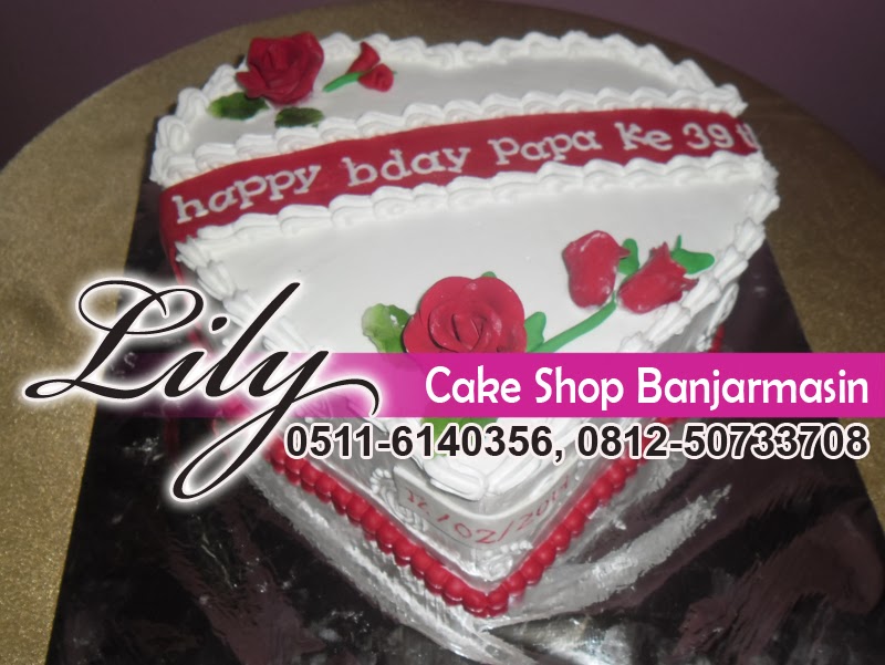 Lily Cake Shop Banjarmasin KUE  ULTAH BENTUK  LOVE 