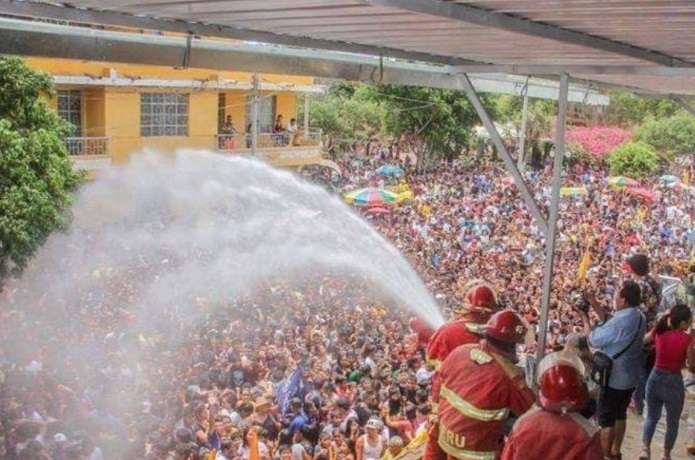 con el tradicional "manguerazo" Catacaos inicia hoy actividades del carnaval