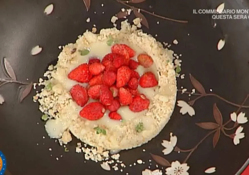 Cremoso al cioccolato bianco con fragoline di bosco alla maggiorana