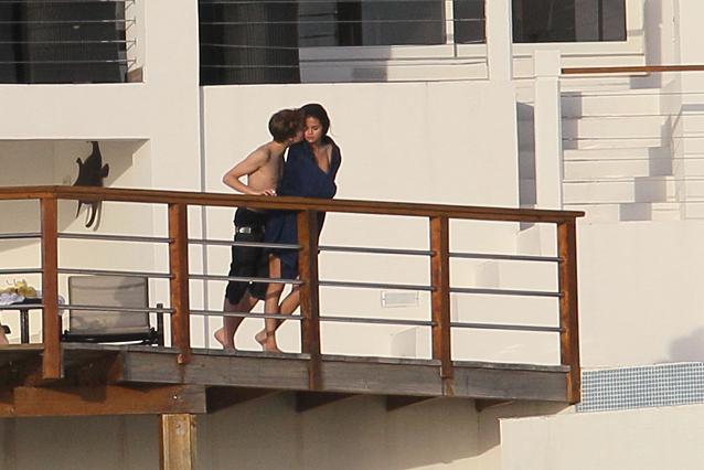Selena Gomez and Justin Bieber are kissing on a yacht in St. Lucia