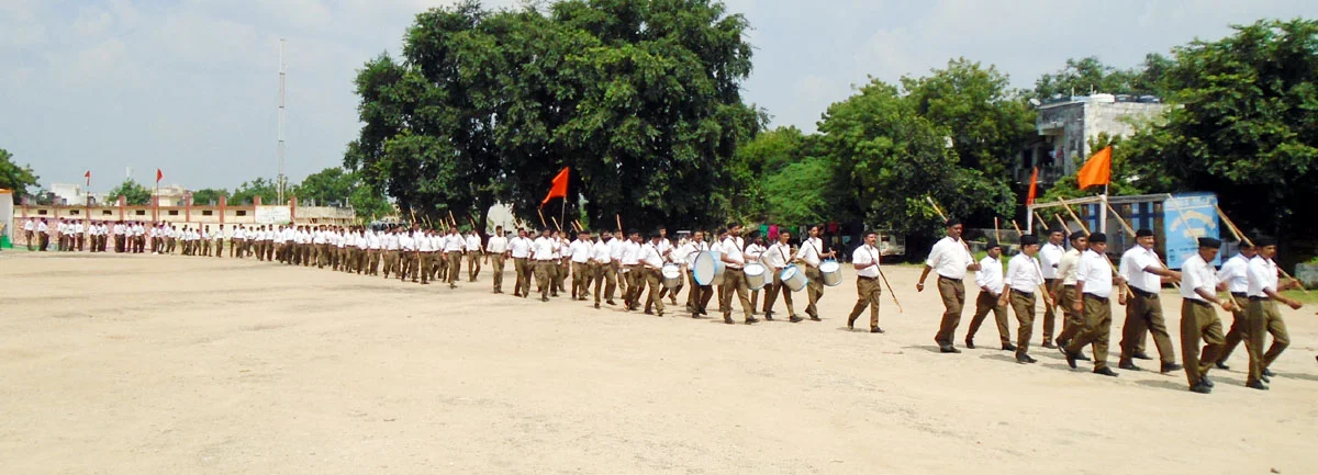 दशहरा पर राष्ट्रीय स्वयं सवघ का प्रभावी पथ संचलन निकला