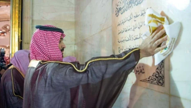 On behalf of the Custodian of the Two Holy Mosques, Crown Prince is honored to wash the Holy Kaaba - Saudi-Expatriates.com